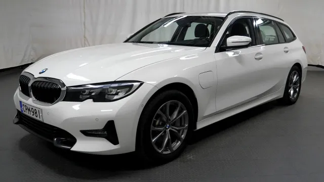 BMW 330 2021