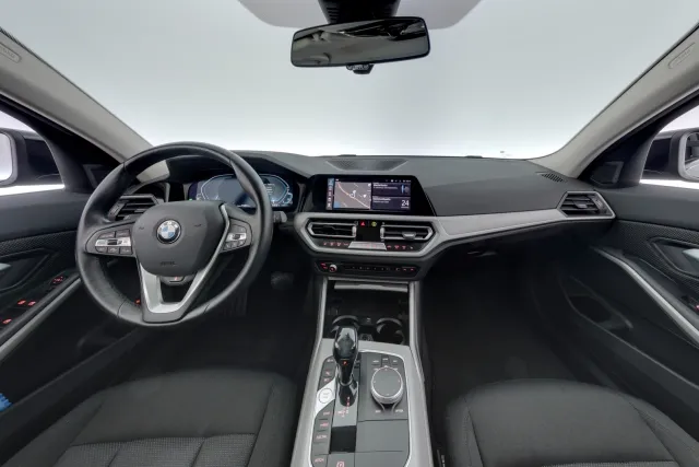 BMW 320 2021, kuva 7/12