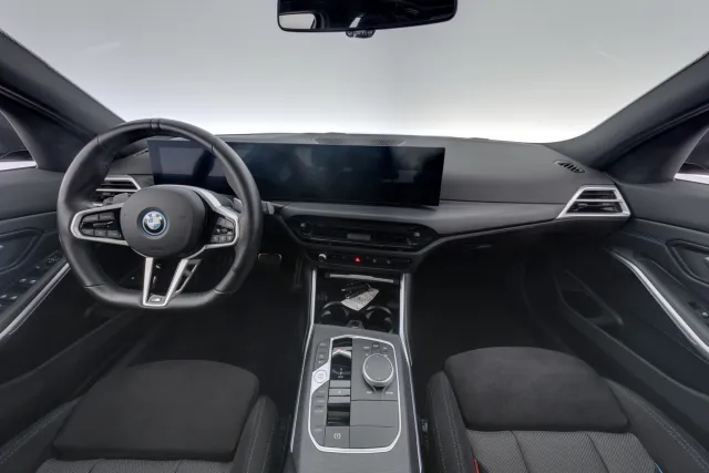 BMW 330 2025, kuva 7/20
