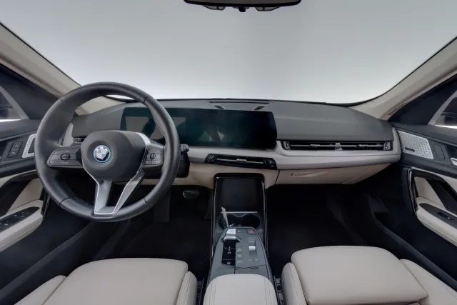 BMW iX1 U11 30 xDrive Charged Edition 2023, photo 7/20