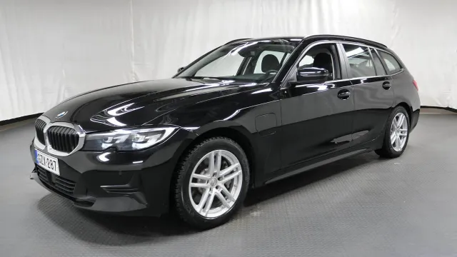 BMW 330 2021