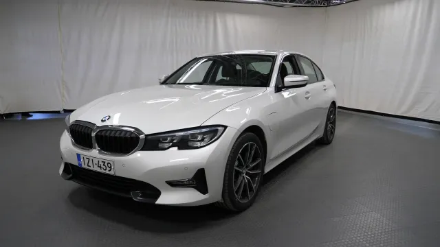 BMW 330 2021