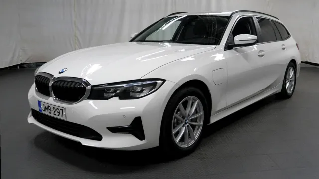 BMW 330 2021