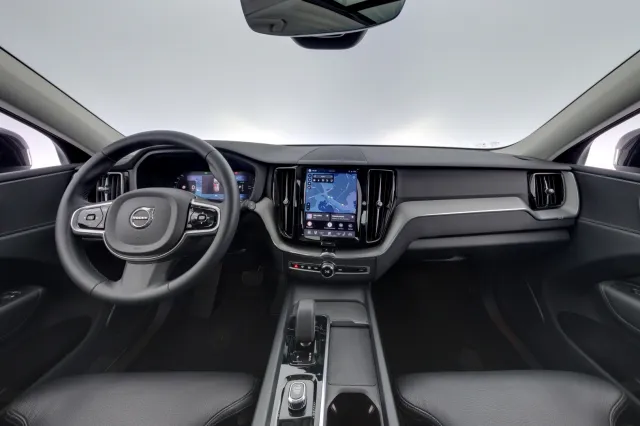 Volvo XC60 2023, photo 7/13