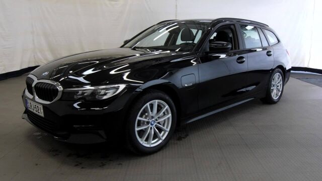 BMW 330 2022