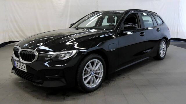 BMW 330 2022