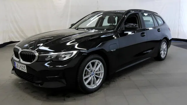 BMW 330 2022