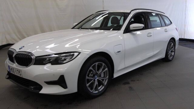 BMW 330 2022
