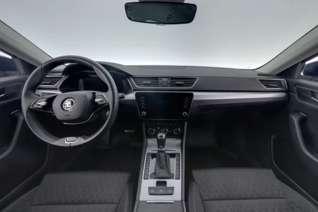 Skoda Superb 2023, kuva 7/17