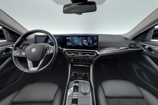 BMW i4 eDrive35 2023, photo 7/13