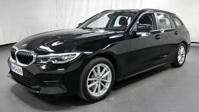 BMW 330 2021