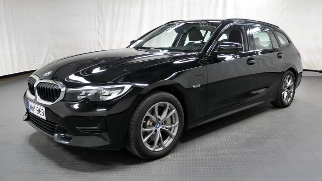 BMW 330 2022