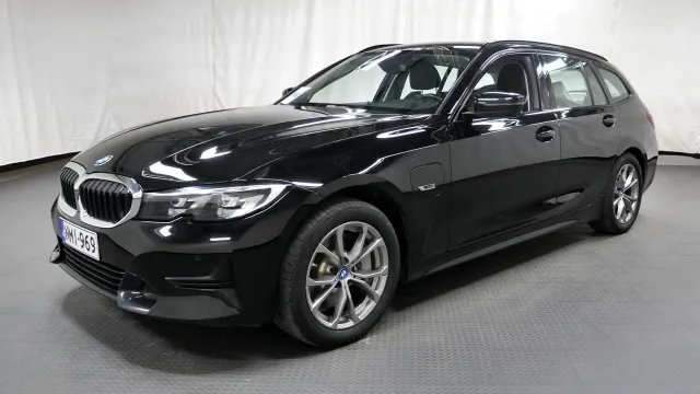 BMW 330 2022