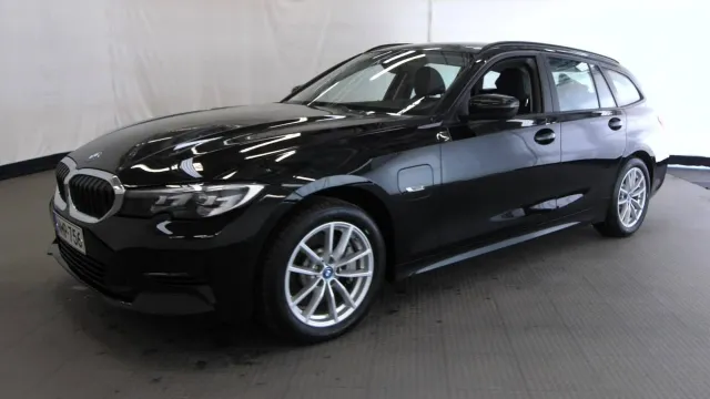 BMW 330 2022