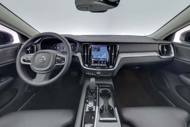 Volvo V60 2024, photo 7/15