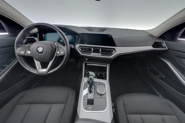 BMW 330 G20 Sedan 330e A Charged Edition 2021, photo 7/22