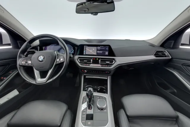 BMW 330 2021, kuva 7/12