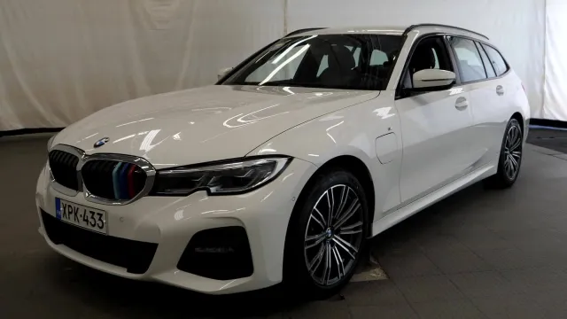 BMW 330 2021
