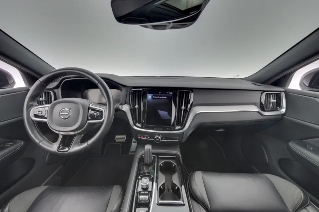 Volvo V60 2021, photo 7/13
