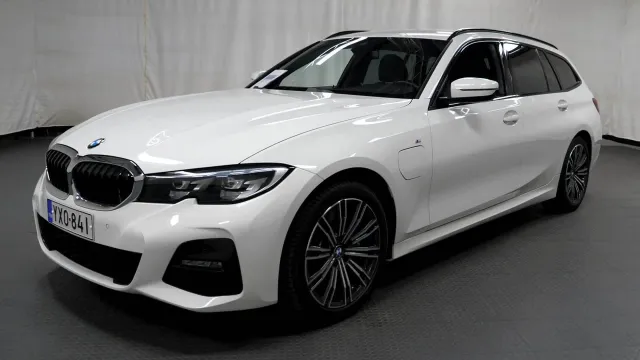 BMW 330 2021