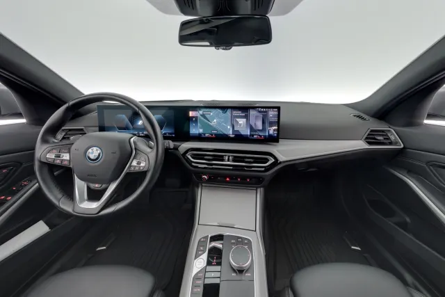 BMW 330 2024, kuva 7/12