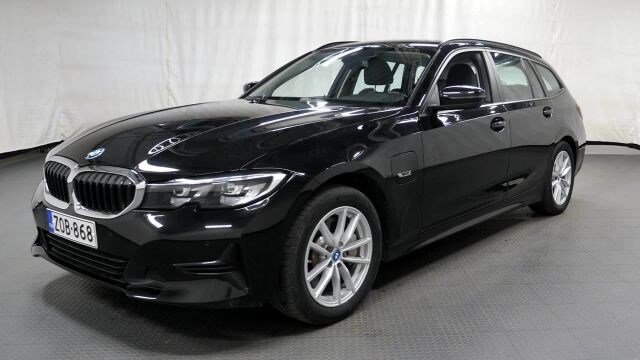 BMW 330 2022