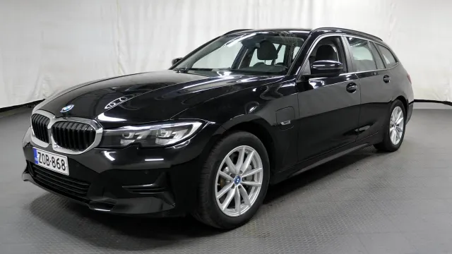 BMW 330 2022