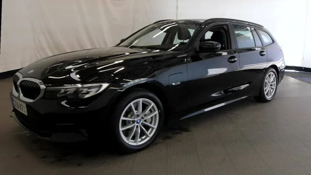BMW 330 2022