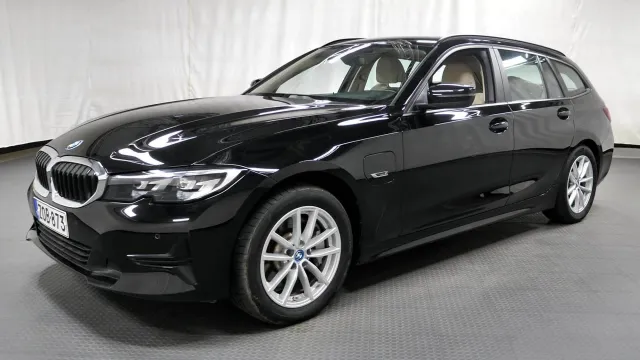 BMW 330 2022